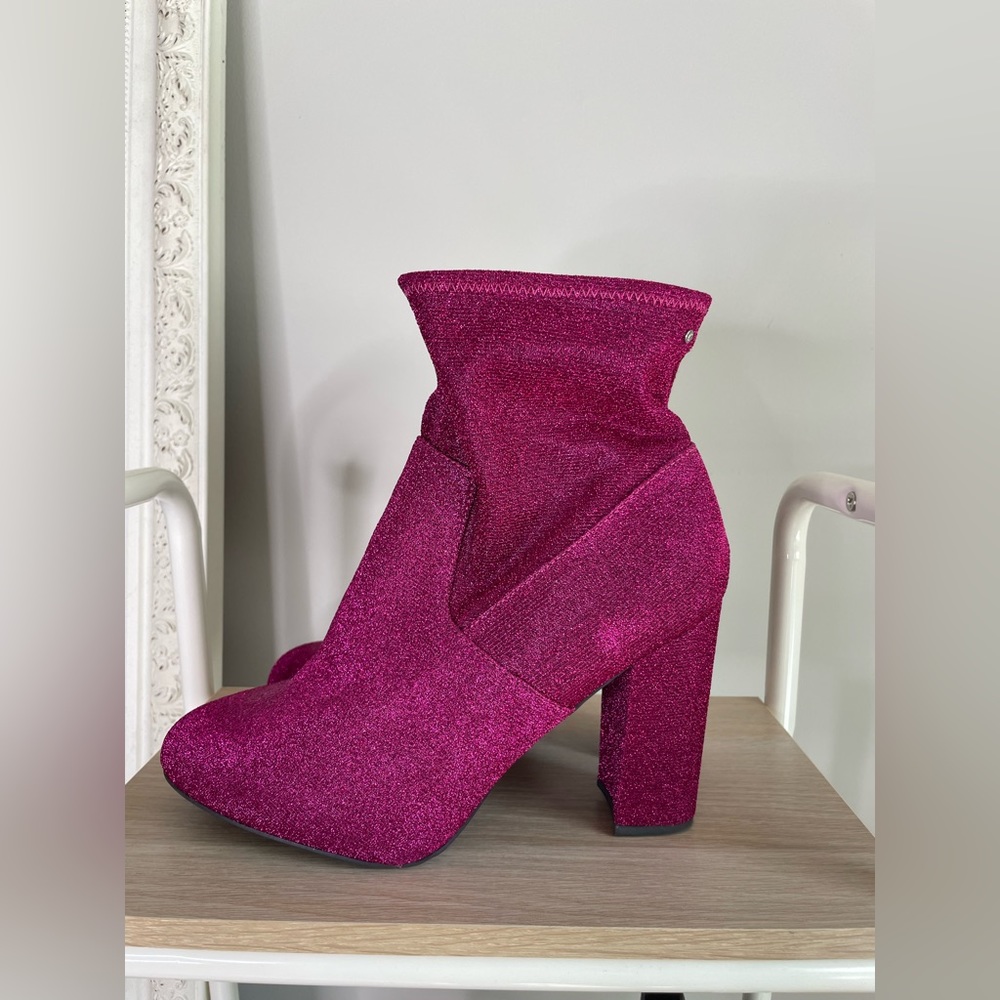 Magenta pink sparkly short boots